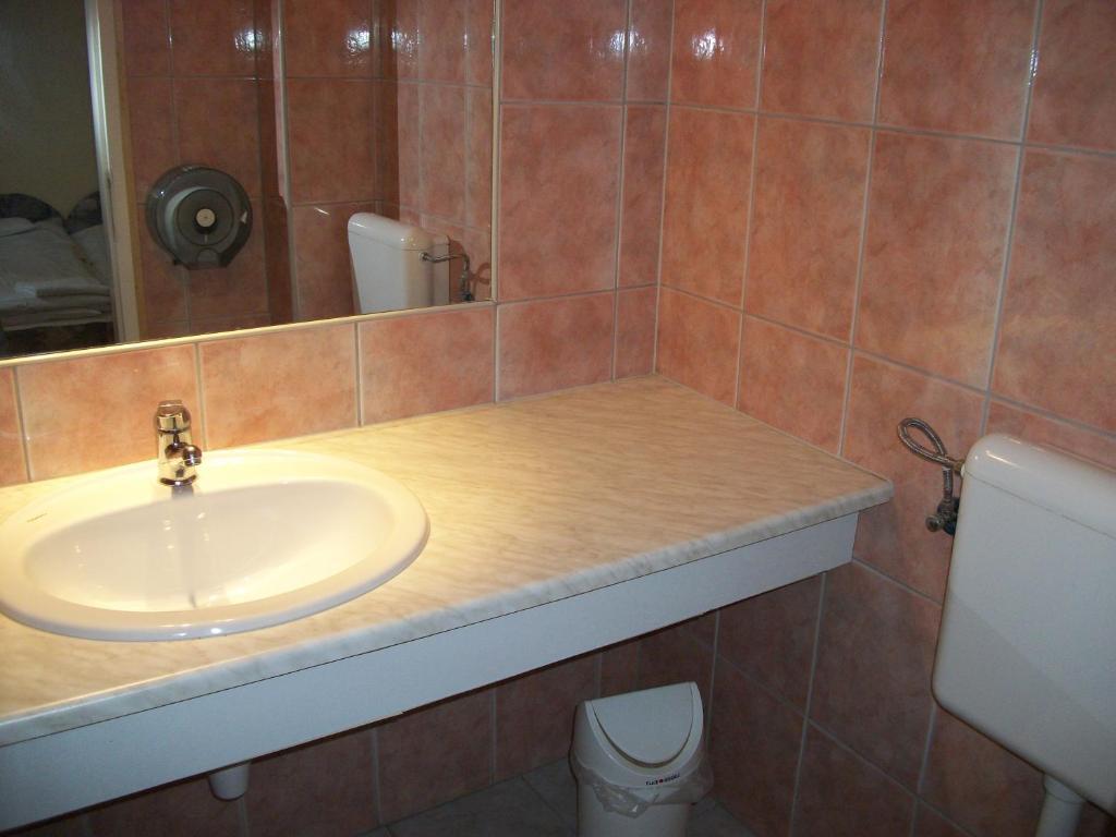Hotel Viktoria Balatonalmadi Bilik gambar