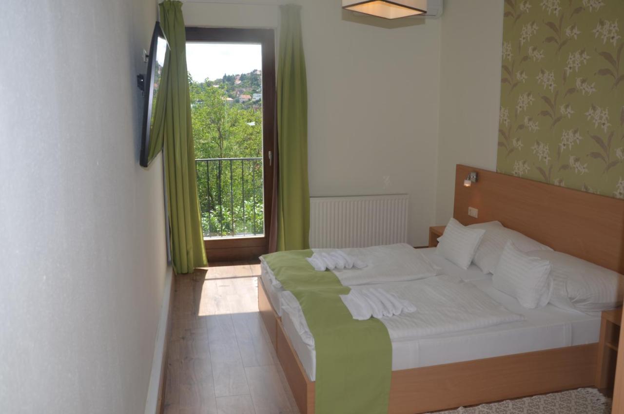 Hotel Viktoria Balatonalmadi Luaran gambar