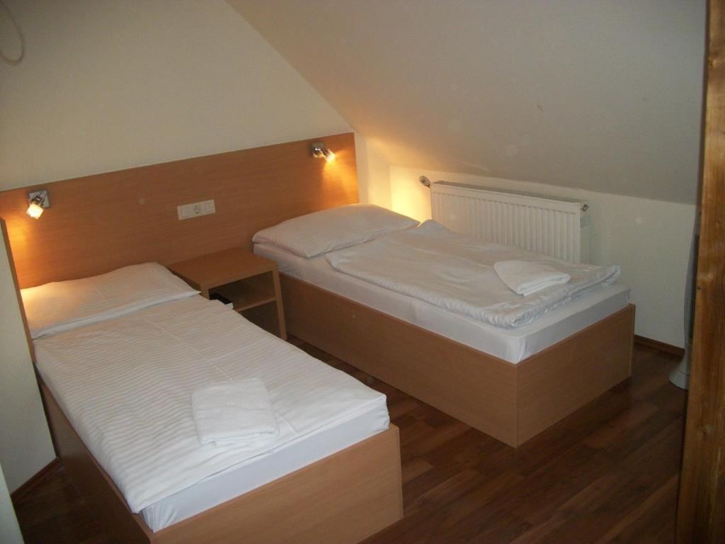 Hotel Viktoria Balatonalmadi Bilik gambar