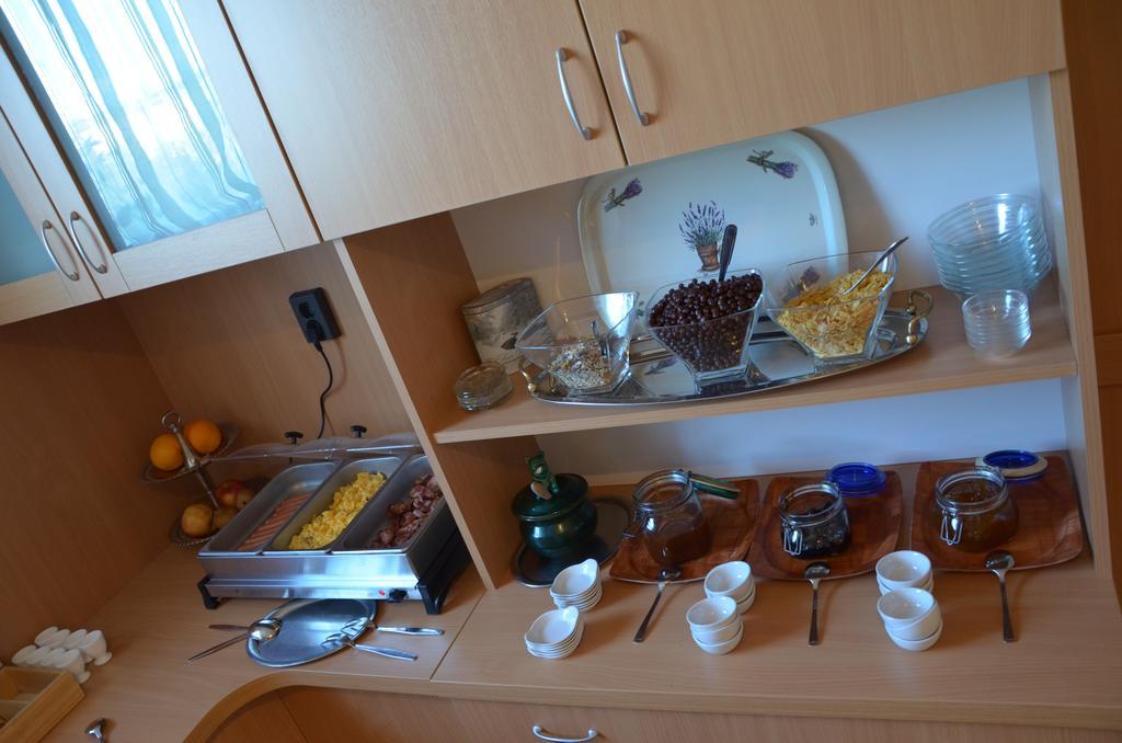 Hotel Viktoria Balatonalmadi Luaran gambar